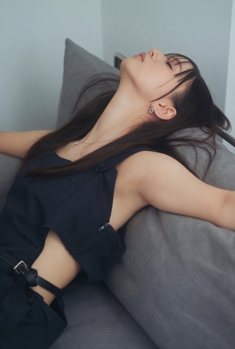 RebornRocker's tweet photo. The wallpaper on my computer at work is a slideshow of more than 350 photos of Asuka-chan.

Have I mentioned that I'm slightly obsessed with her? 🥰

#AsukaSaito #齋藤飛鳥 https://t.co/svBFo7IHvD
