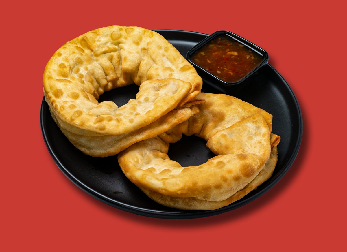 oodle_noodle's tweet image. You can add 2 Green Onion Cakes, 5 Spring Rolls, or 6 Wontons to your order for just $2 with any Signature or Premium Box purchase!! 🥡       

Available in-store or at oodlenoodle.ca for takeout only. #YEG #YYC