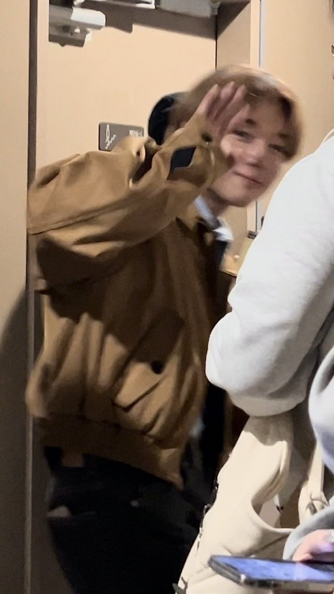 애옹 tweet media
