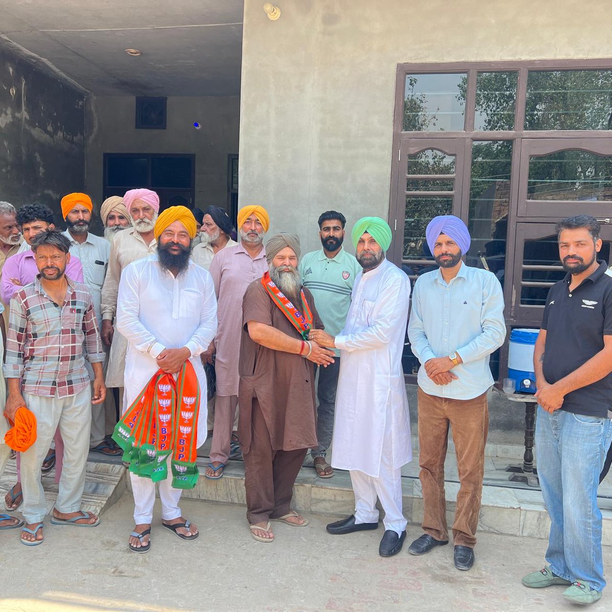 DayalSodhiBJP's tweet photo. ਅੱਜ ਭਾਰਤੀ ਜਨਤਾ ਪਾਰਟੀ ਨੂੰ ਵਿਧਾਨ ਸਭਾ ਹਲਕਾ ਮੌੜ ਵਿੱਚ ਉਸ ਸਮੇਂ ਬਲ ਮਿਲਿਆ ਜਦੋਂ ਪਿੰਡ ਸੂਚ ਵਿਖੇ ਭਾਜਪਾ ਦੀਆਂ ਨੀਤੀਆਂ ਅਤੇ ਕੇਂਦਰ ਦੀ ਮੋਦੀ ਸਰਕਾਰ ਦੀਆਂ ਸਕੀਮਾਂ ਤੋਂ ਪ੍ਰਭਾਵਿਤ ਹੋ ਕੇ ਬਹੁਤ ਸਾਰੇ ਪਰਿਵਾਰਾਂ ਨੇ ਭਾਰਤੀ ਜਨਤਾ ਪਾਰਟੀ ਵਿੱਚ ਸ਼ਮੂਲੀਅਤ ਕੀਤੀ ਗਈ।
#BJP4IND #BJPPunjab
#NarinderModi #BLSanthosh #AmitShah https://t.co/iIMPoJi5dp