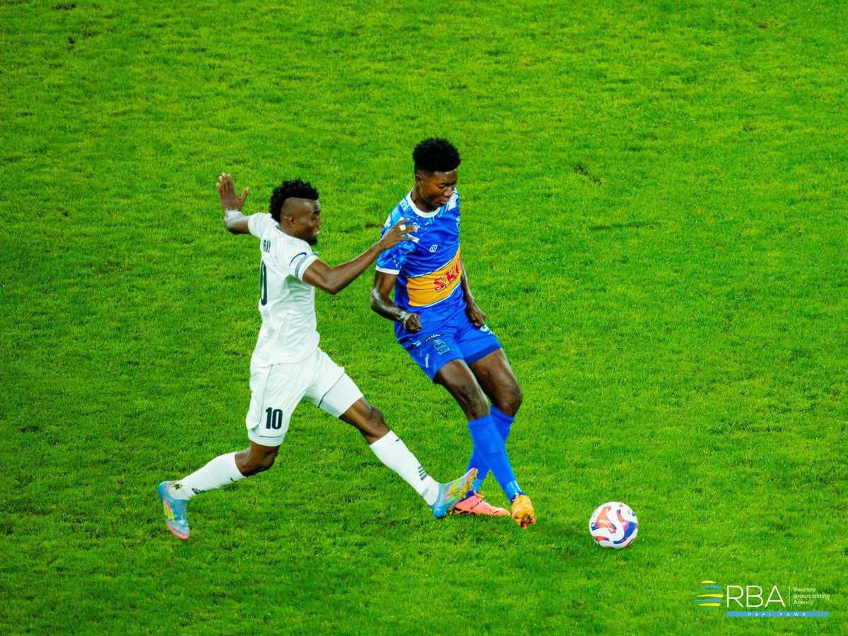 theupdaterwanda's tweet image. #TheupdateSports : Igice cya mbere cy'umukino uri guhuza Rayon Sports na APR FC kirangiye amakipe yombi anganya igitego 1-1. 

#ADS: Hamwe na @SWAEXPERT Ubu inzozi zawe zo kwiga , Gukorera hanze zaba impamo!
Byumwihariko abashaka Akazi Dubai byihuta nkumurabyo, Qatar , South