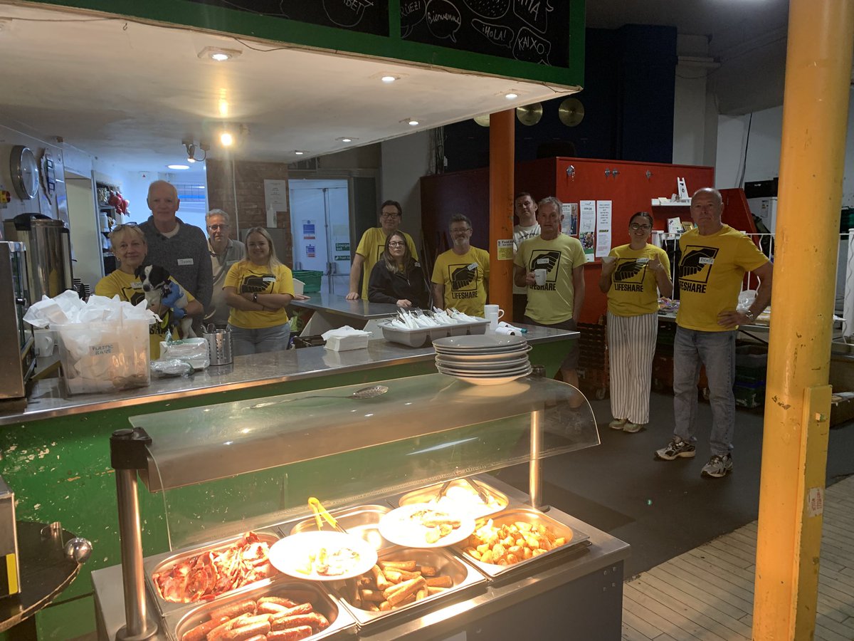LifeshareUK's tweet image. Friday (104) &amp;amp; Saturday (124) lots of our friends coming in for our Famous cooked breakfast to start the weekend off, brilliant atmosphere both days as our fantastic volunteers treated everyone to our usual 5 service #Manchester 🐝❤️🩵