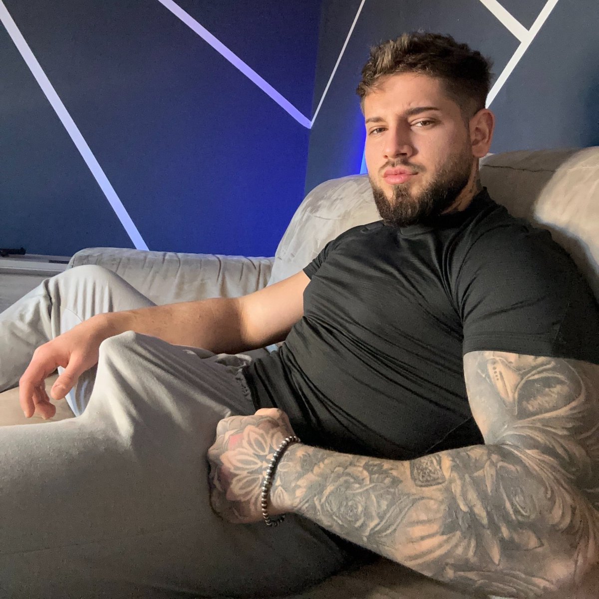 liam_italian_bull tweet media