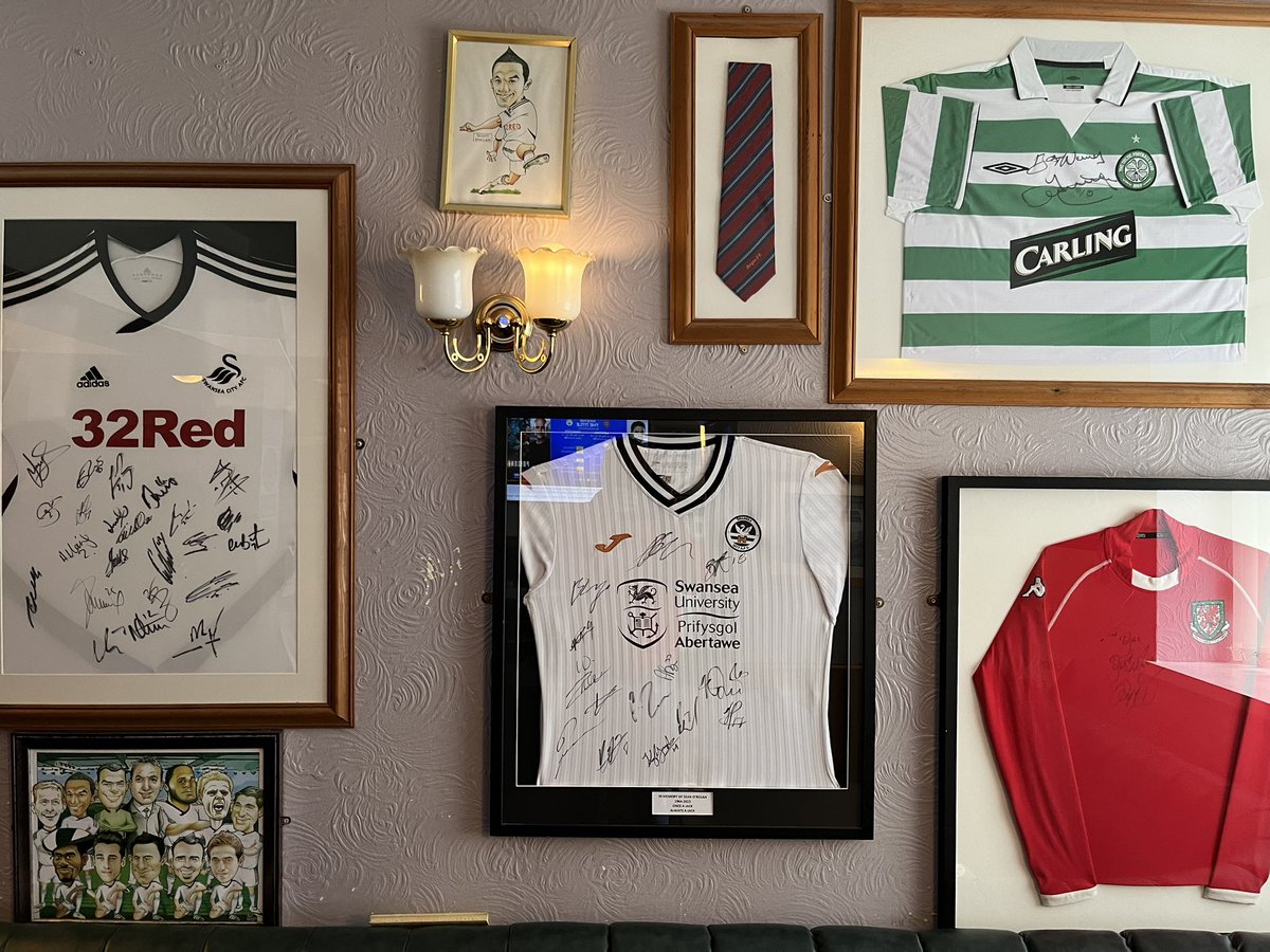 MA59006806's tweet image. Thanks to the ‘Smiths Arms’ this weekend for their hospitality!…we fucking loved the ‘craic’ with ya!…much Love!..x 🏴󠁧󠁢󠁷󠁬󠁳󠁿❤️🏐 my #cafc #swans
