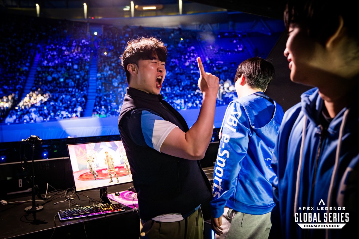 PlayApexEsports's tweet photo. Which pic matches your current mood? https://t.co/tYScLsgt8K