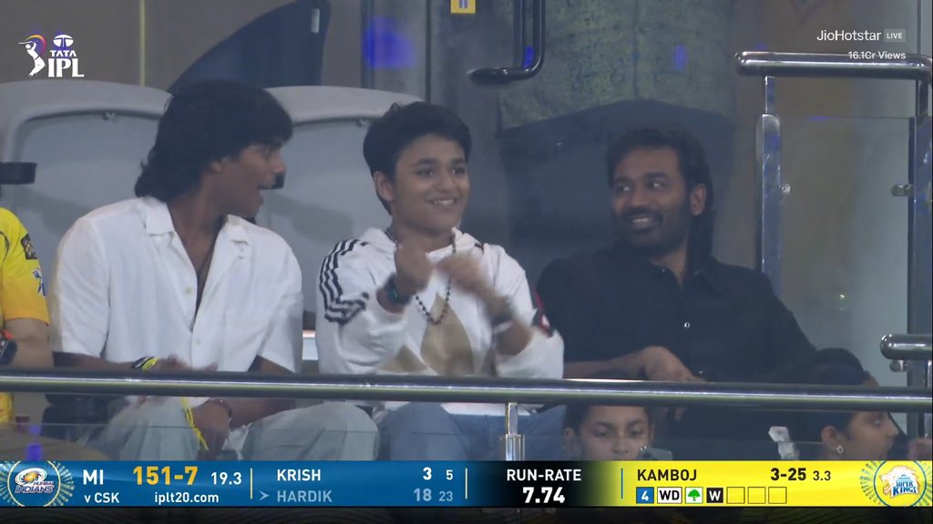 .Our <a href="/dhanushkraja/">Dhanush</a> sir &amp; #linga at #CskVsMI match!! 🤩❤️‍🔥

#Dhanush