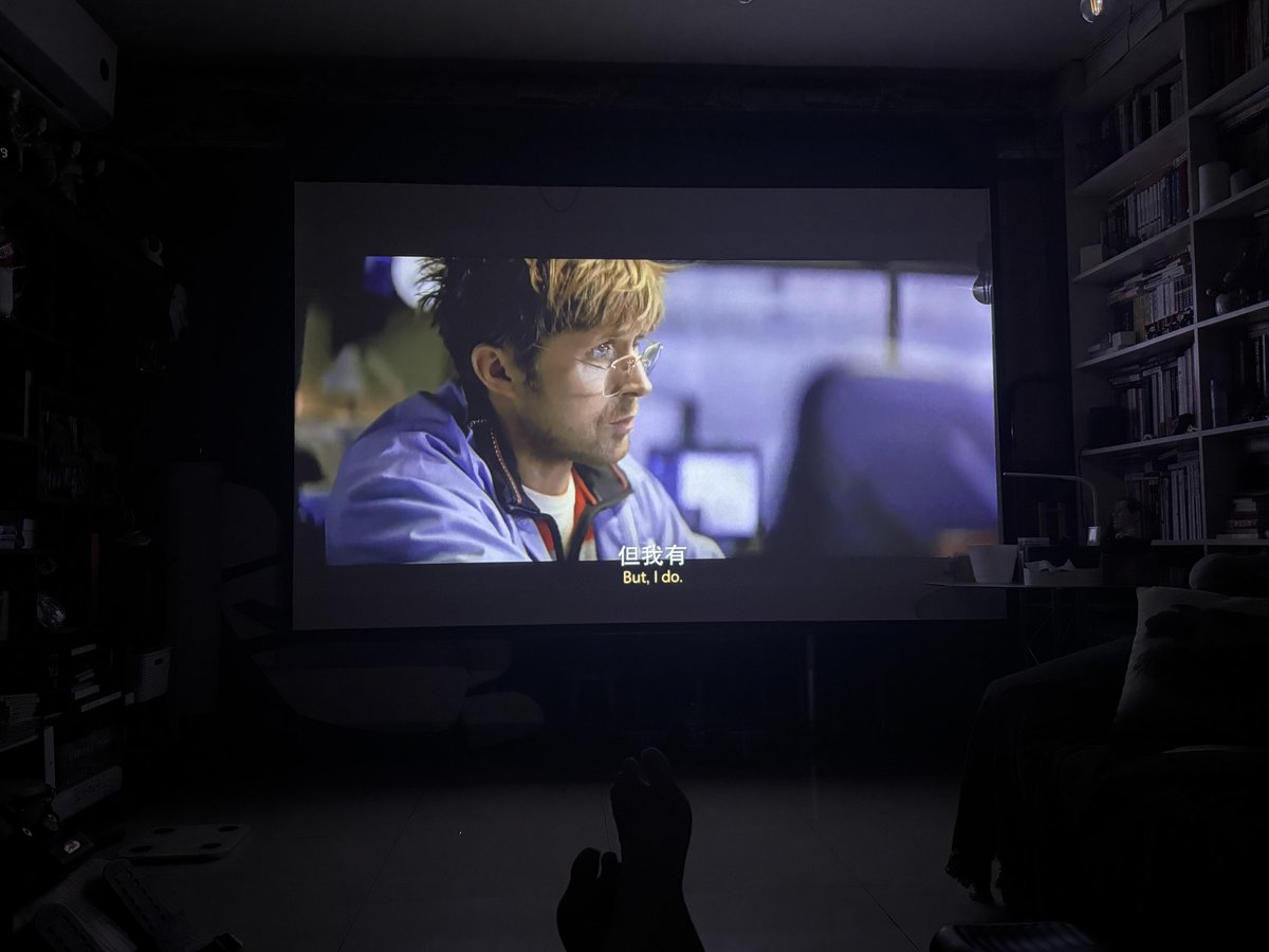 MrsMichell19656's tweet photo. 家で映画を見る方がずっといい。トイレに行きたくなったら一時停止すればいいし、一瞬たりとも見逃さない。映画館では水を飲むことすらできない。 https://t.co/pKJ9Ky65FX