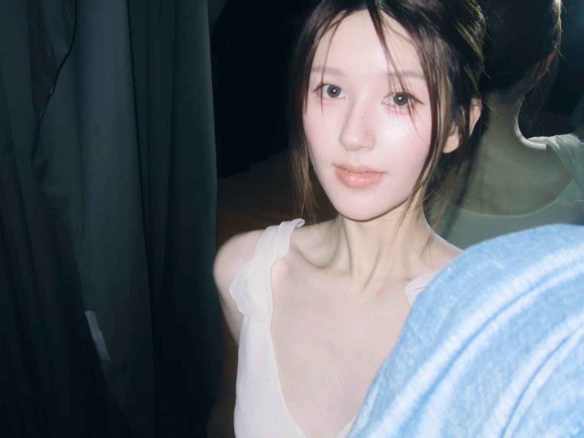 [📸]  050226 #ZHAOLUSI #赵露思           
Zhao Lusi XHS &amp; IG @/rooosyzh09 Update

“ 📷”

#RosyZhao #조로사 #จ้าวลู่ซือ