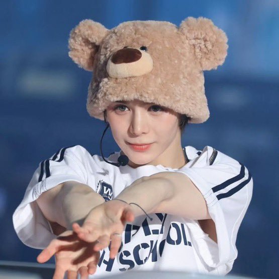Lia 🧸ྀི tweet media