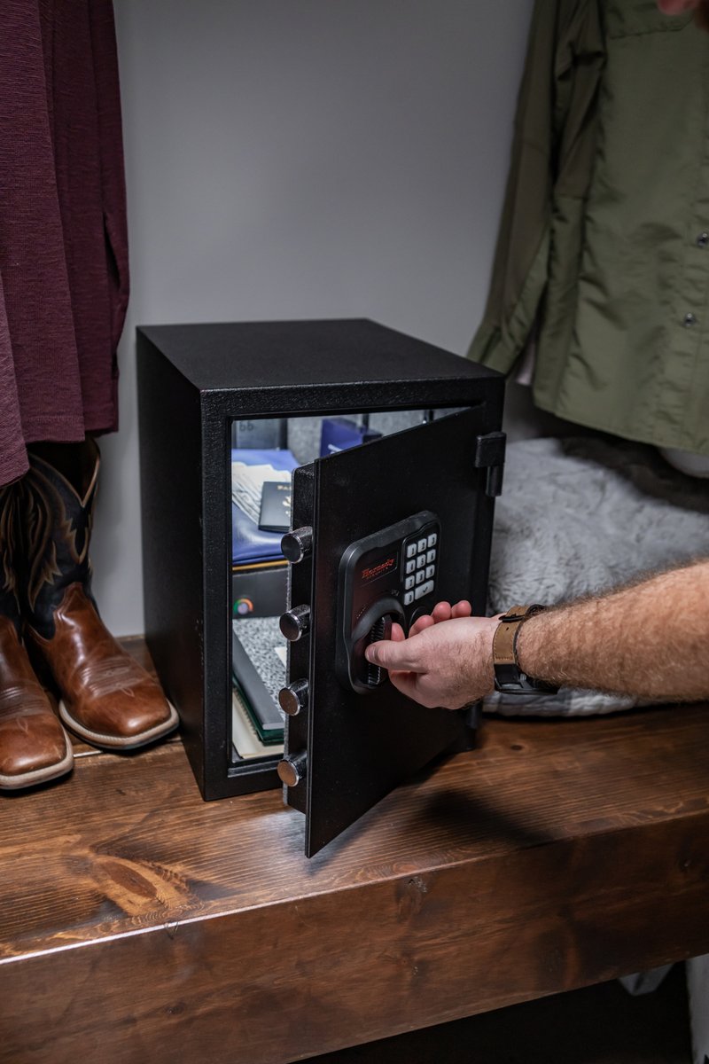 HornadySecurity's tweet image. Fireproof. Tough. Secure. Ideal for valuables, documents and handguns! Perfect for home or office use.

Learn more here: store.hornady.com/fireproof-keyp…

.
.
.
.
#hornady #hornadysecurity #fireproof #safetyfirst #safety #firearmsafety
