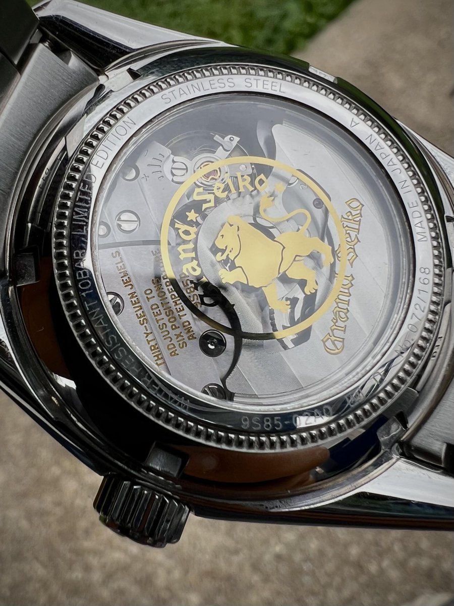 WatchPatrolRF's tweet image. 🌄 The Mt. Iwate dial on this SBGH327 dances with every shift of light—photos can’t do it justice. Only 168 made, powered by Grand Seiko’s hi-beat 9S85. #GrandSeiko #HiBeat #LimitedEdition #Perfect_Worth_6574

💰 $5,999 at wptrl.co/l/2954006