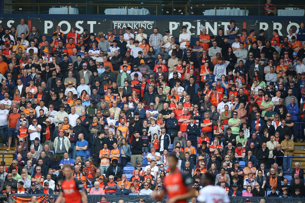 LutonTownFans's tweet photo. Luton's league season divided into quarters:

⚽️ Matches 1-11:
W5 | D1 | L5 | Pts 16
1⃣.4⃣5⃣ppg (under MB)

---

⚽️ Matches 12-23:
W5 | D4 | L3 | Pts 19
1⃣.5⃣8⃣ppg

---

⚽️ Matches 24-35:
W3 | D3 | L6 | Pts 12
1⃣.0⃣0⃣ppg

---

⚽️Matches 36-46:
W8 | D3 | L0 | Pts 27
2⃣.4⃣5⃣ppg https://t.co/6DSk7FMopN
