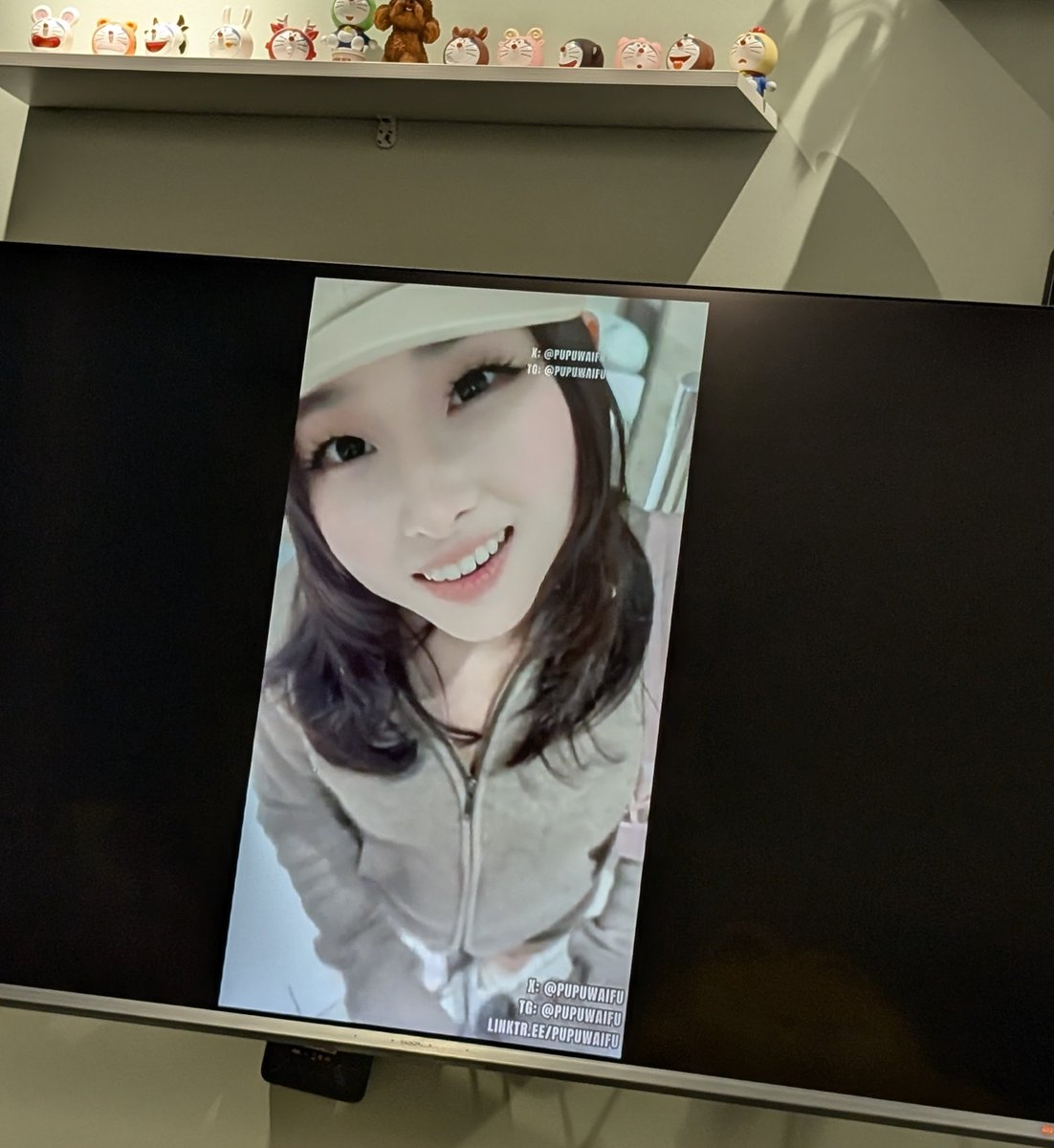 Dash90047766's tweet photo. 放假和女朋友在家里电视看pupu的视频 https://t.co/NuRFIbnEhD
