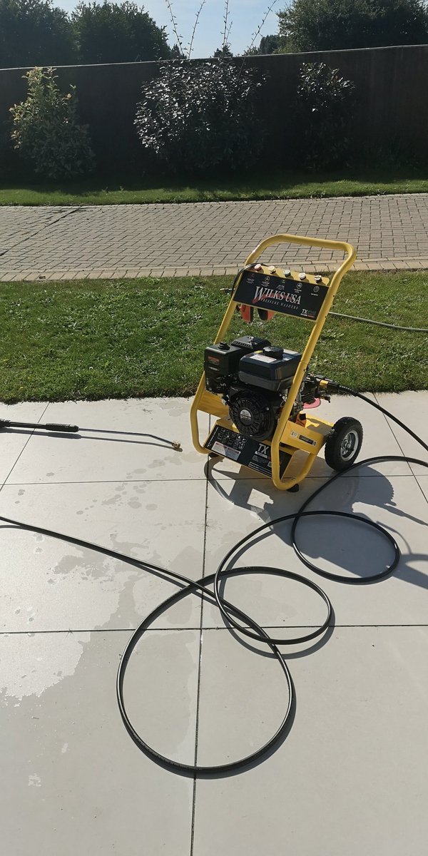 DaveRocket7's tweet image. Petrol power is the way forward! #funinthesun