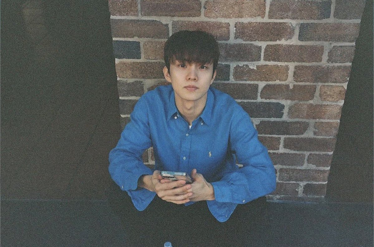 YH__Q_0's tweet photo. 파란셔츠 큐 느좋인데… https://t.co/QJHdYePGBA