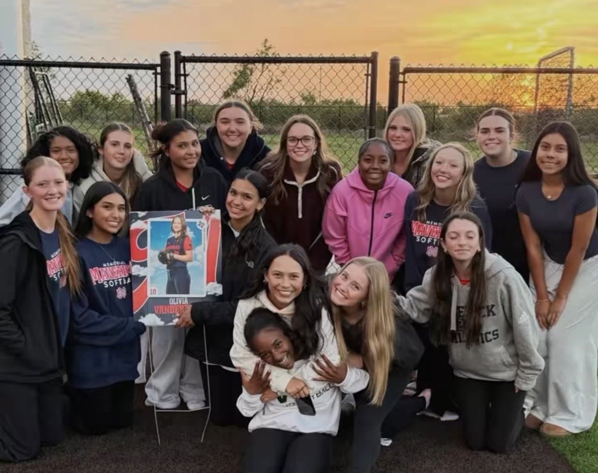 thesamanthalail's tweet image. Wrapped up season with close series vs Parkland both games came down too 1run. 

I went 4/7, with aHR, 3RBIs and no strikeouts.  So grateful for this team and what we accomplished this season.  

Excited to get back on Field with my Mercado family! #Mavsontop #Team