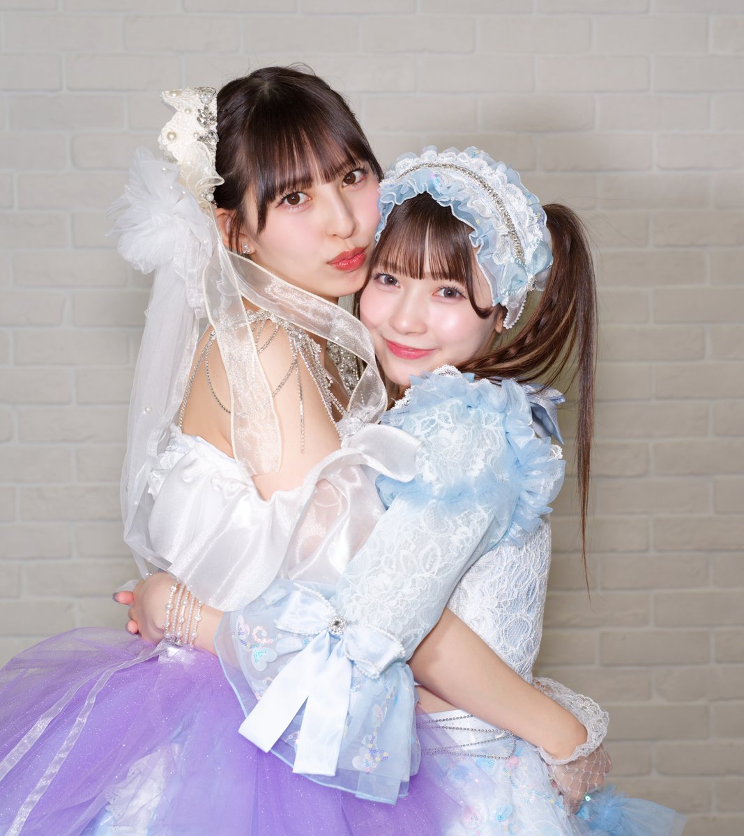nenene0210's tweet photo. 後日特典会から、尊いおきはる。
リクエストする前にぎゅってしてくれてありがとう！
5部の最後、後ろの方にいたんであんまり分からなかったんだけど、はるちゃんあんなに泣いてたんだなあ。
頑張ろうねえ・・・
#沖口優奈
#吉澤悠華
#マジパン https://t.co/jWgK38rsyE