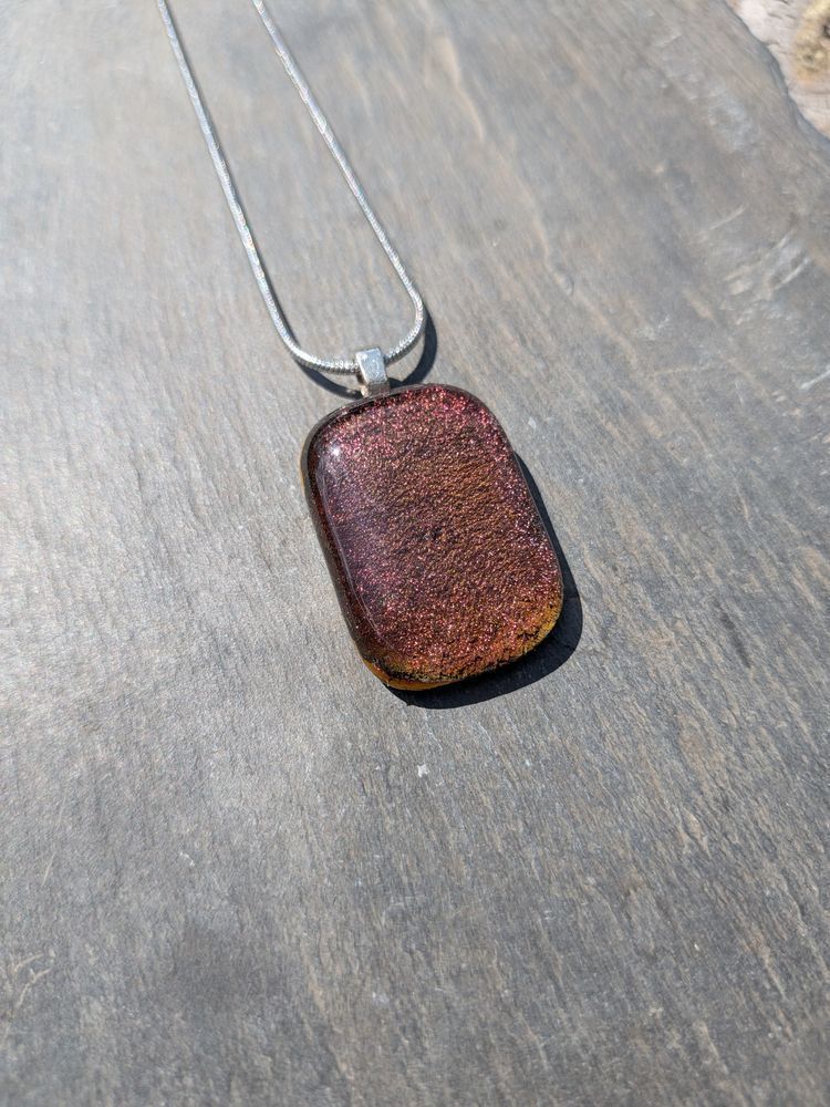 Samphireglass's tweet image. Beautiful new handcrafted copper red dichroic glass necklace. A stunning unique pendant made from unique dichroic glass that was fused together with handcut clear glass in the kiln. A lovely gift idea. 

#handcrafted #giftideas #etsy

samphireglass.etsy.com/listing/449815…