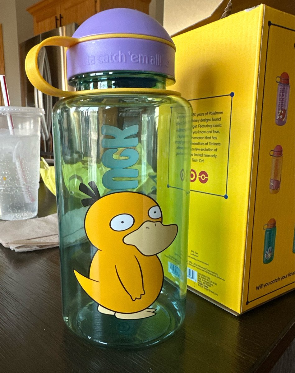 eluneimmune's tweet photo. actually pulled the one i rly wanted from the mystery water bottle box!!! 😭😭 https://t.co/Jq4svIFWpR