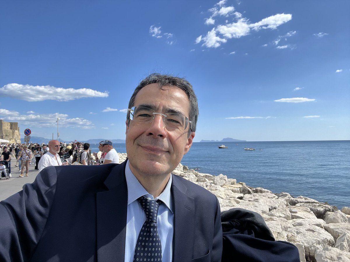 Darius Rochebin tweet media