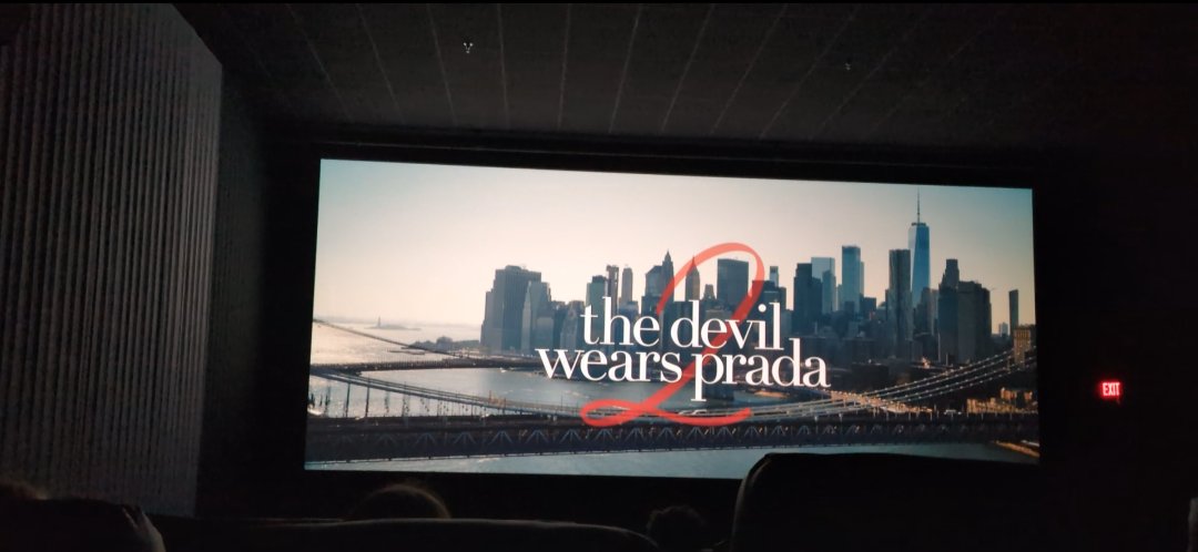 audra_drama's tweet photo. @screenscaps Guys it's really not that pink https://t.co/dVRpJL4MeT