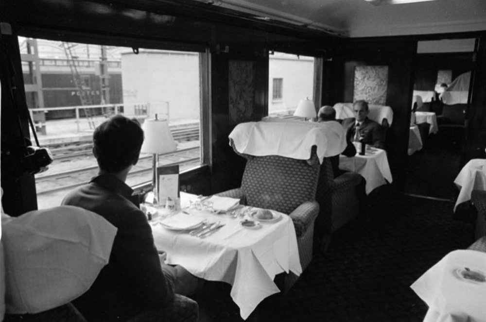 A la voiture-bar tweet media