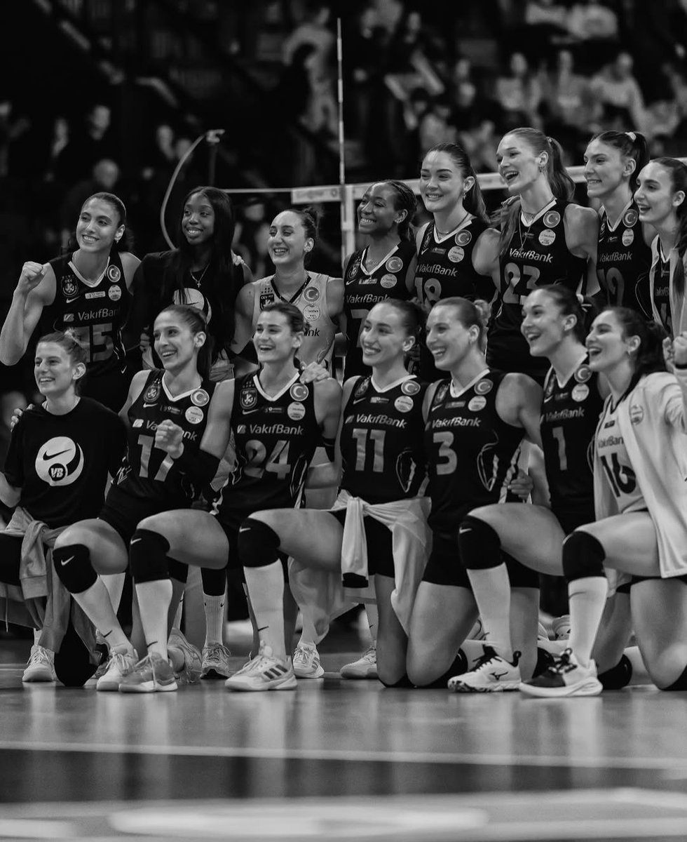 lina tweet media