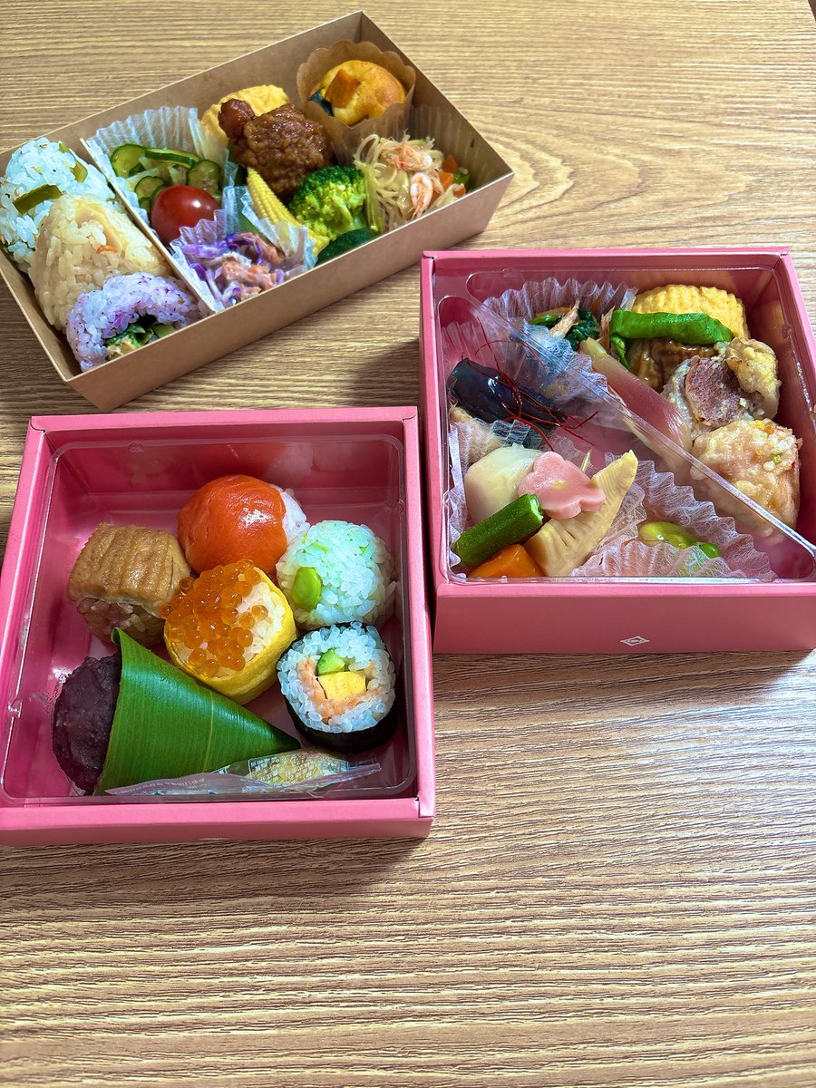 Ha_yu0807's tweet photo. 寒いからお家ピクニック（？）して夜カフェ☕️💓
最高なGWの始まり！
明日は子どもたち連れてどこ行こうかな〜 https://t.co/AJPDQa1AGJ