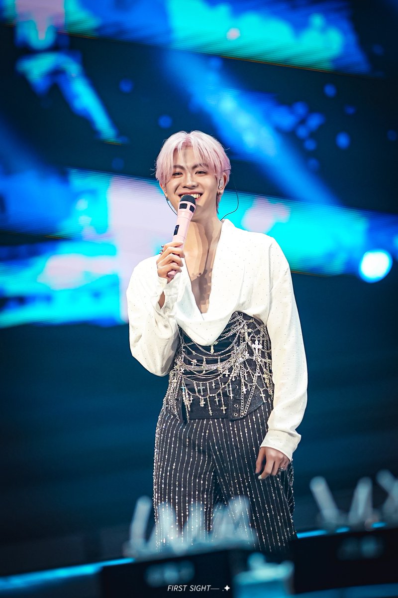 𝘍𝘐𝘙𝘚𝘛 𝘚𝘐𝘎𝘏𝘛── .✦ tweet media