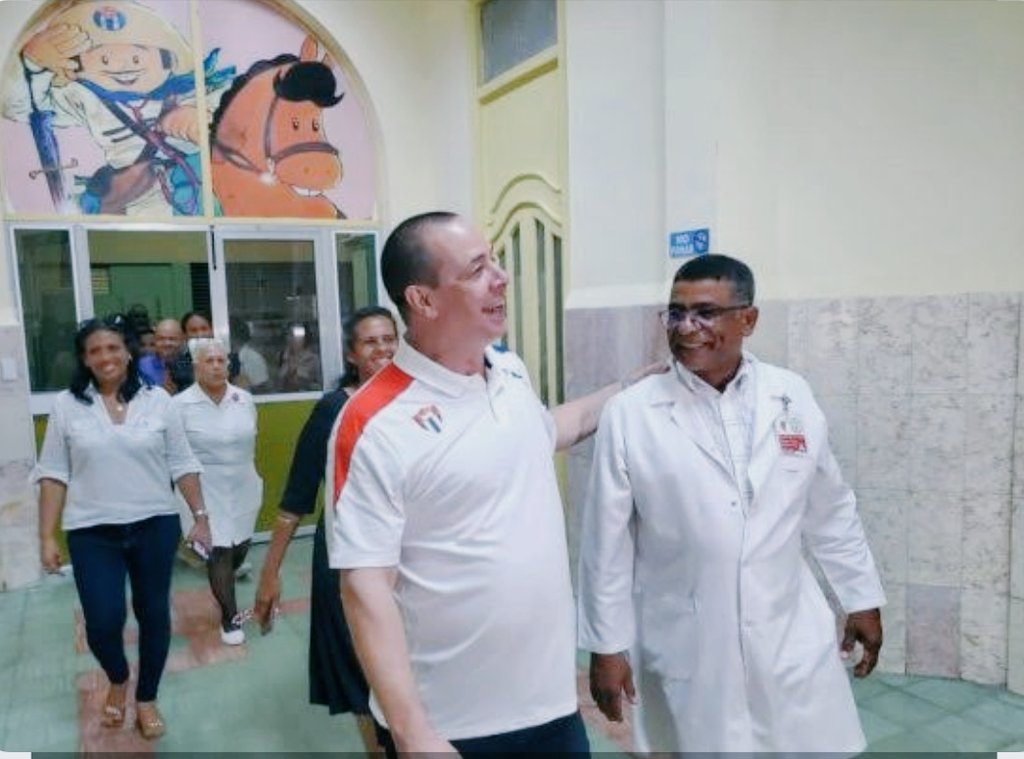 BatabanoDms's tweet photo. Este 1ro de Mayo en Santiago de Cuba se revisaron de cerca las obras en hospitales y la reapertura de servicios esenciales. El recorrido fue encabezado por nuestro Ministro de Salud @japortalmiranda. Un paso necesario para que la #salud avance junto a la gente. #CubaPorLaVida https://t.co/K62t65ySpu