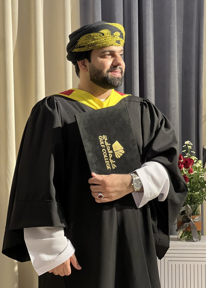 aljassimbalushi's tweet image. في هذا اليوم المميّز، أختتم فصلًا مهمًا من مسيرتي الأكاديمية، بعد سنواتٍ من الجدّ والاجتهاد. رحلةٌ لم تكن سهلة، لكنها كانت مليئة بالخبرات التي صنعت مني ما أنا عليه اليوم. الشكر لكل من ساندني، والقادم بإذن الله أجمل.
. @GulfCollege @cardiffmet 
  #bachelor #graduation 🎓
27-4-2026