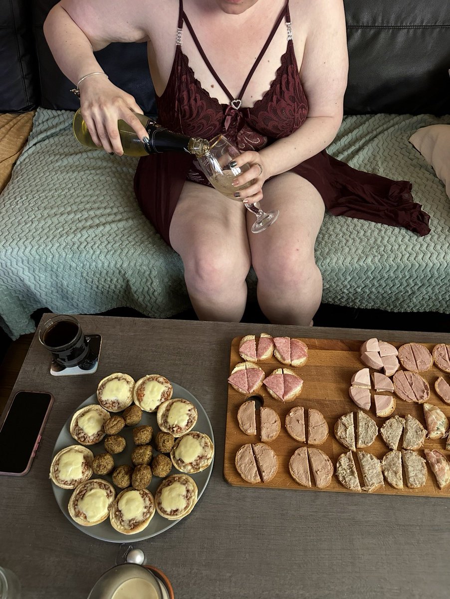 🇫🇷ℭ𝔭𝔩𝔊𝔢𝔢𝔨ℭ𝔬𝔮𝔲𝔦𝔫 8K 🎮🔞😘 tweet media