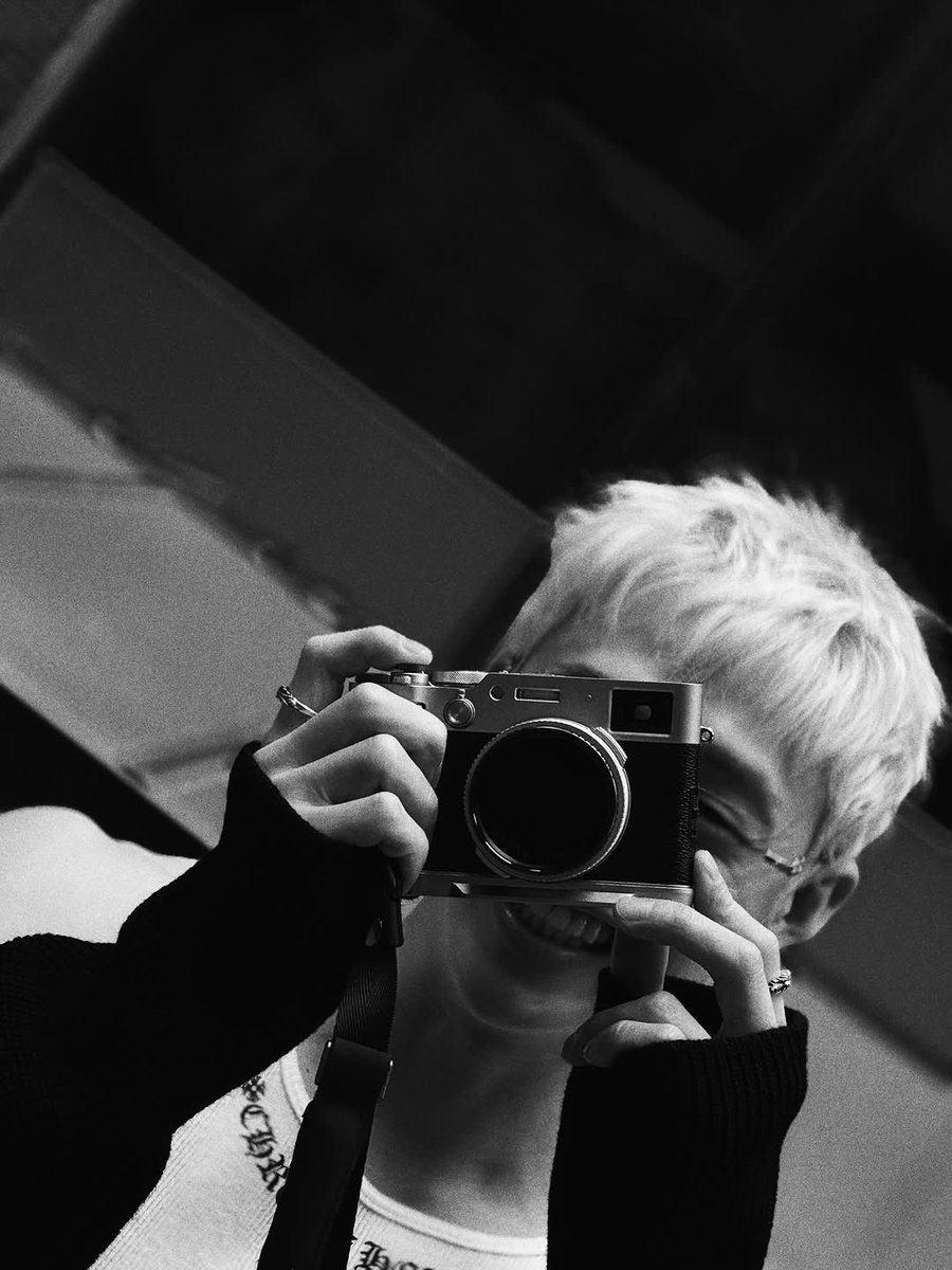 StrayKidsBrasil's tweet image. 「 #INSTA • 02.05.26 」 
LINDO! Atualização do Bang Chan em seu Instagram pessoal. 🖤 [1/2]

“🎞️
#STAY”

@Stray_Kids #StrayKids #스트레이키즈