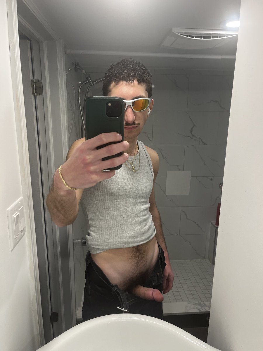 hungstud101's tweet photo. What’s up Toronto ;) https://t.co/31Bf6XKGqB