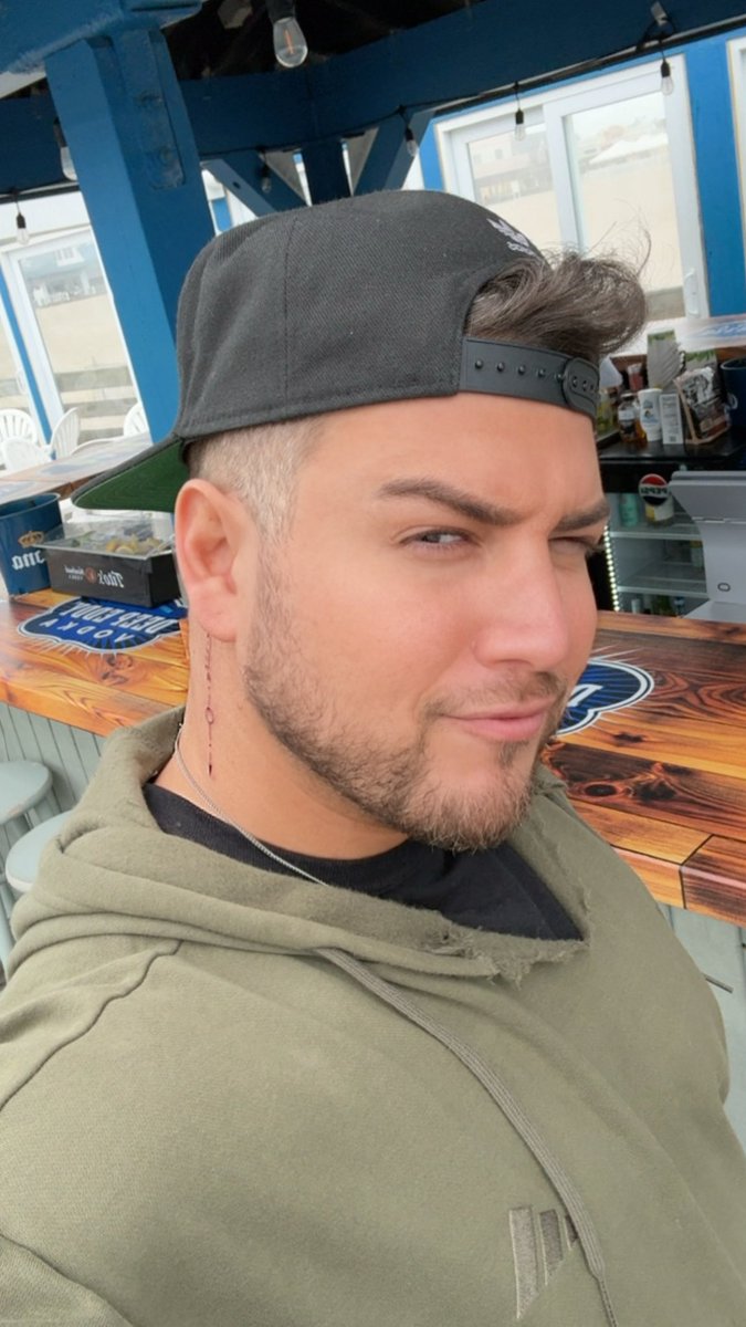 MikeMGTV's tweet photo. Tattoos at the Beach https://t.co/vz9h2ovzZZ