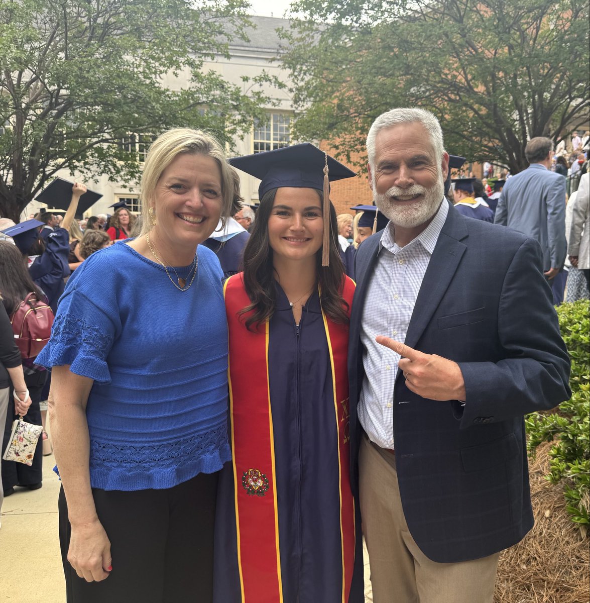 Coach_Creighton's tweet photo. We could not be more PROUD of our daughter for graduating from Samford University! Way to go @HallieCreighto !
Also, selfishly excited that she took one class along the way from Eastern Michigan which will bring some Grit and Toughness to that prestigious degree 😜!
🎓💙❤️💚 https://t.co/bxfvpJg1D3