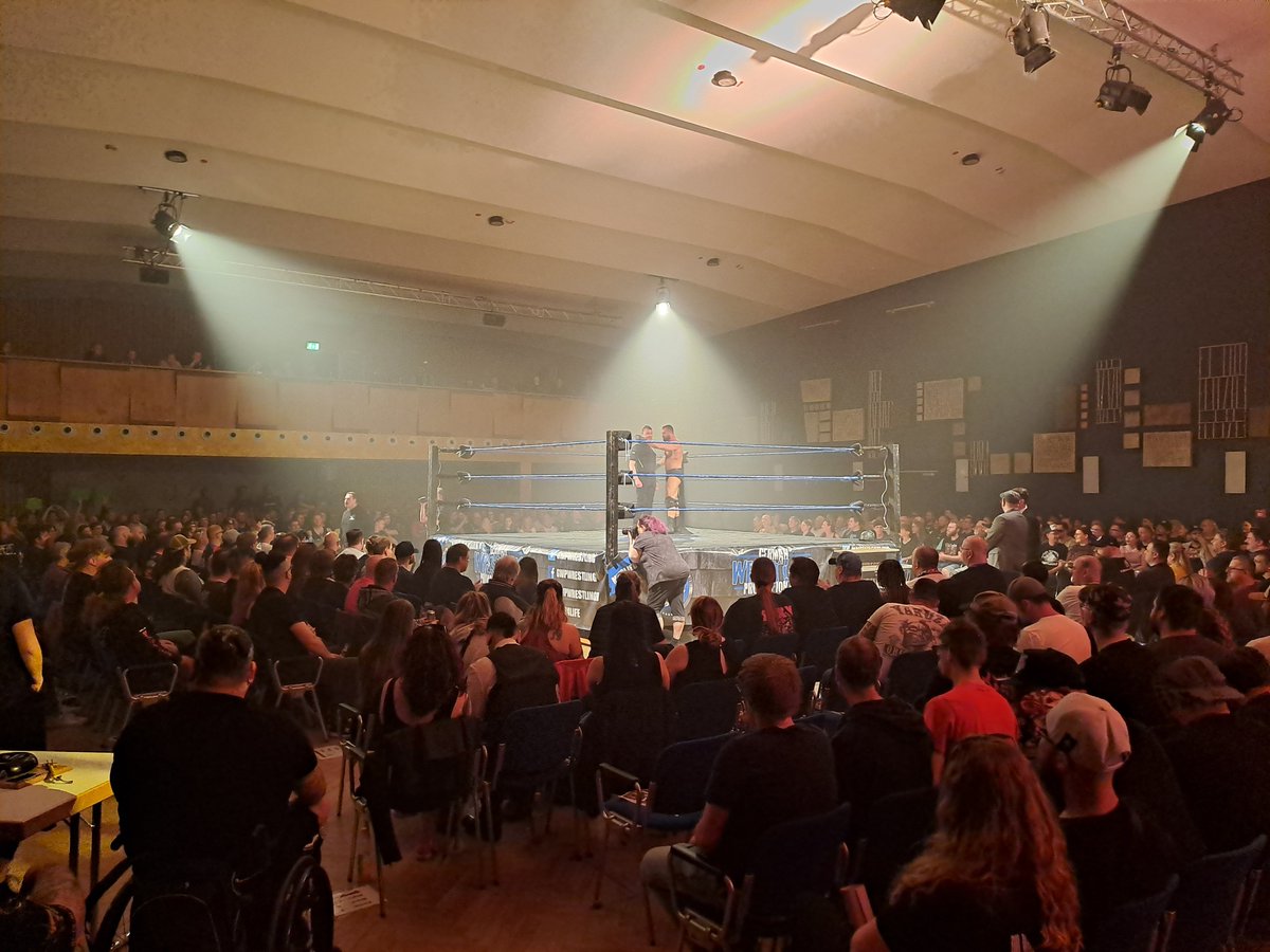 WWaitTimes's tweet photo. First wait time = 21 minutes

Thanks to WWE and TKO for inspiring the Indies.

#WWE #ThenNowWaitingForever #AditudeEra https://t.co/QPOp6h8svY