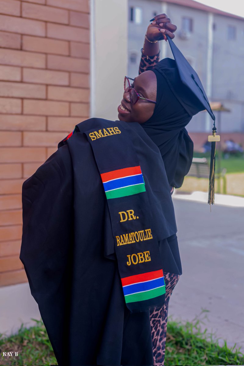 Rahma2lah's tweet photo. The  sun is too hot today🥵 cus we added degrees to our Names🥰
#Doubledegreee
#MBChB https://t.co/gszg9qhzQk