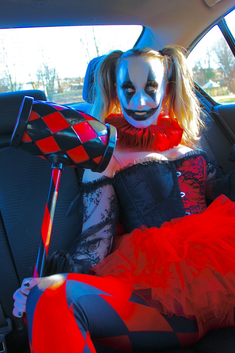 hannahcandance's tweet image. These photos are so fun
I love photoshoots 
I love dressing up 
I got more photos coming 🖤❤️🃏
•
#cosplayer #clowncore #harleyquinn #harleyquinncosplay #cosplay