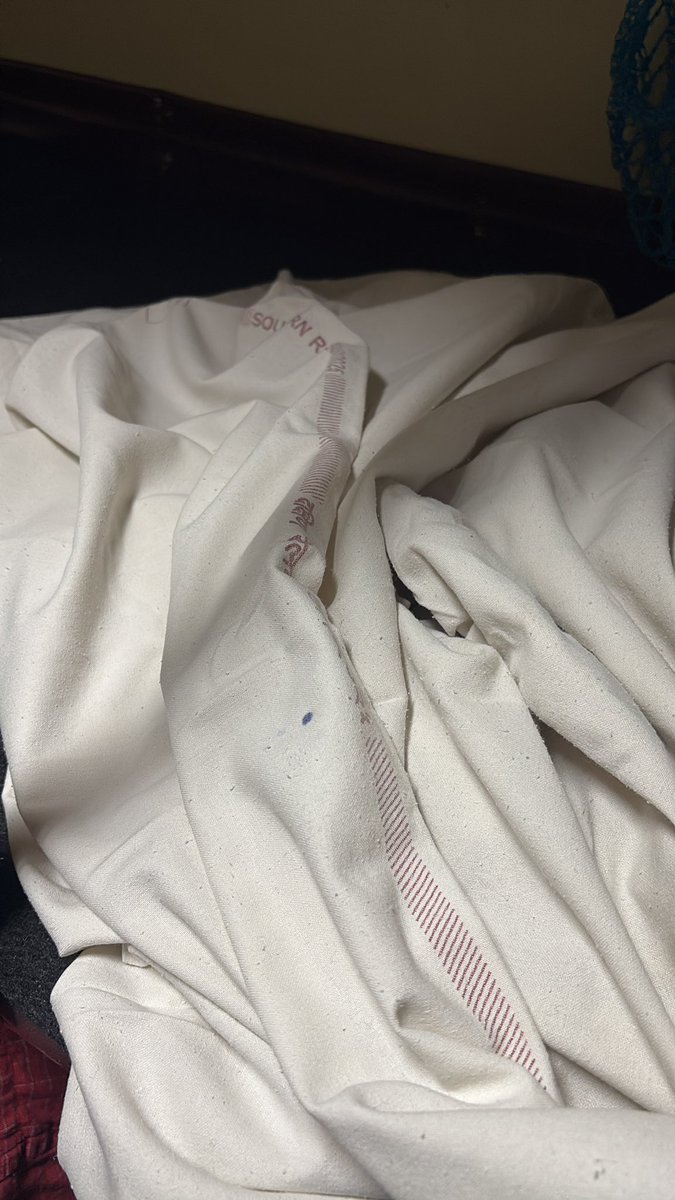 RankaSam's tweet photo. @GMSRailway @RailMadad @RailMinIndia 
travelling in 22649 b3 lenin s un washed. not even 1 Lenin is washed.. https://t.co/SV7Nz9iftq