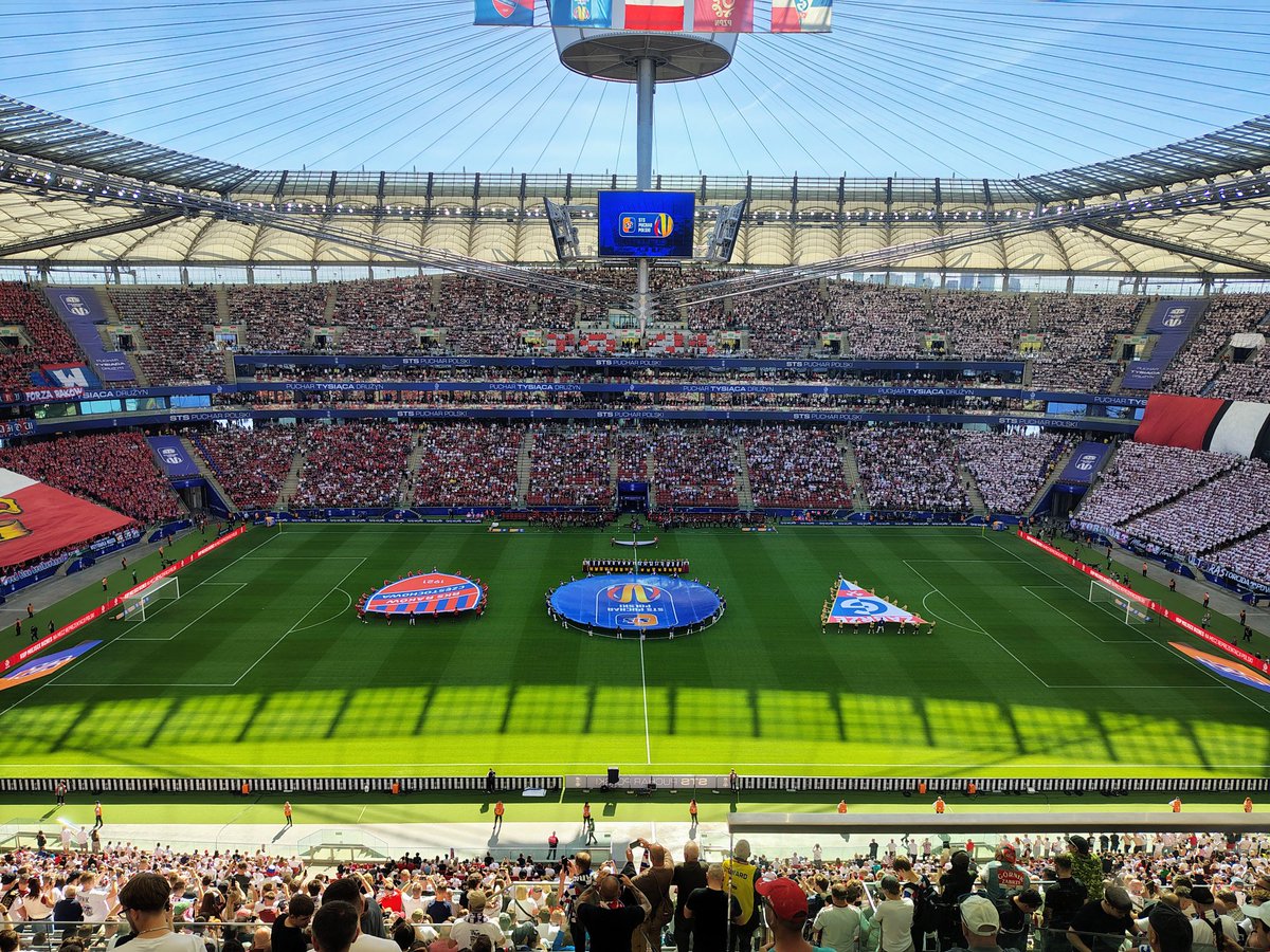 Karol10__'s tweet photo. PUCHAR DLA ZABRZA! 🤍💙❤️🏆 https://t.co/tKlNPWeUIr