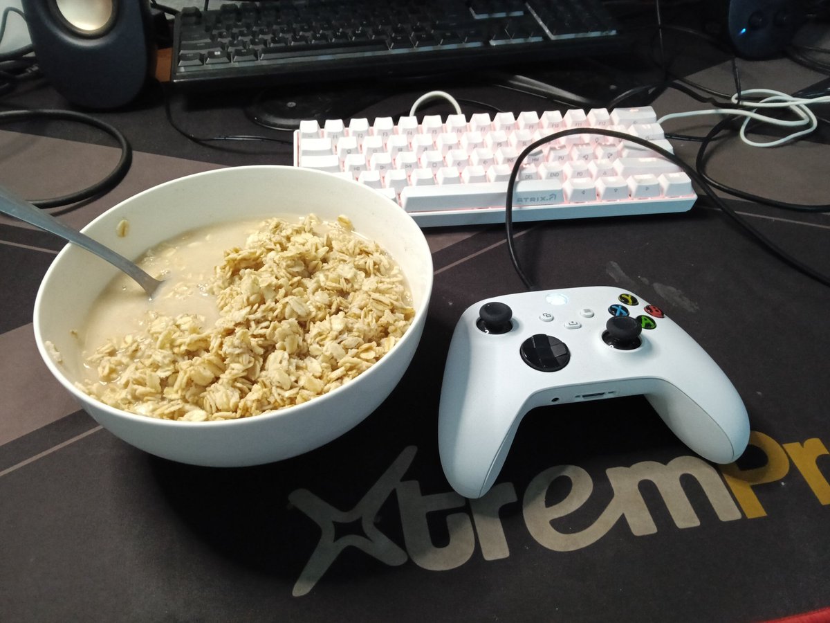 Cake_Kee_'s tweet photo. Stream have a sale .
I eat my oatmeal and coffee โ .
.and see if any wishlist on sale today .
๐ Yeah I need to organize my table still ๐
.
#nativegaming https://t.co/i0Wp7RwJmK