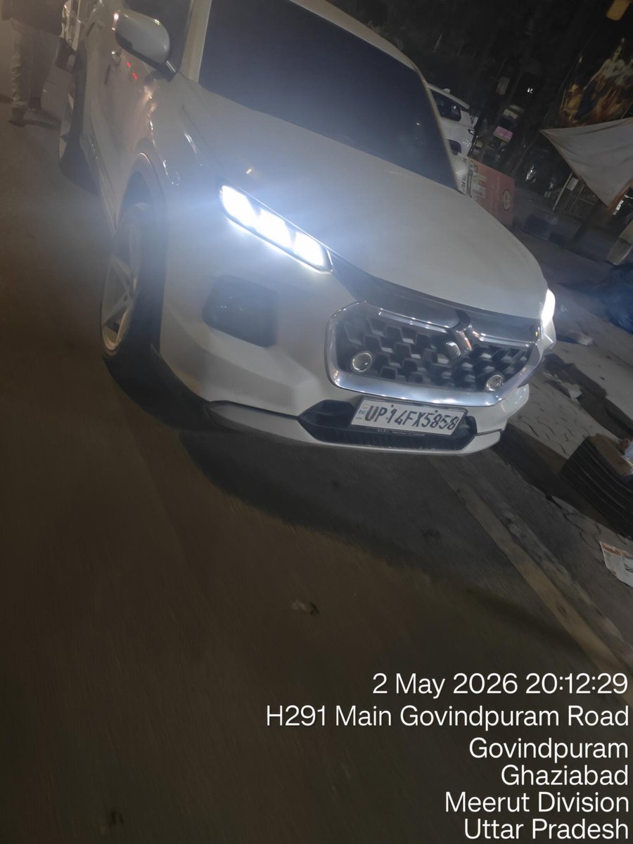 ch857's tweet photo. @lokeshRlive @ghaziabadpolice @Gzbtrafficpol @dgpup @Uppolice
 Vehicles with jet black window glasses &amp; hidden number plates (curtains/paper covers/removed plates) are roaming freely.
It’s a risk to others on road 
Daily i see 5-6 vehicles in Govindpuram itself, why not police.? https://t.co/NmMNpOIvIg