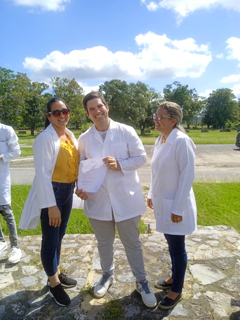 Relevo médico en #Mantua: jóvenes galenos concluyen su misión y otros llegan para seguir apoyando la salud en comunidades apartadas.  
🚑 Ambulancia tras ser reparada fortalece el trabajo del SIUM en el occidente.