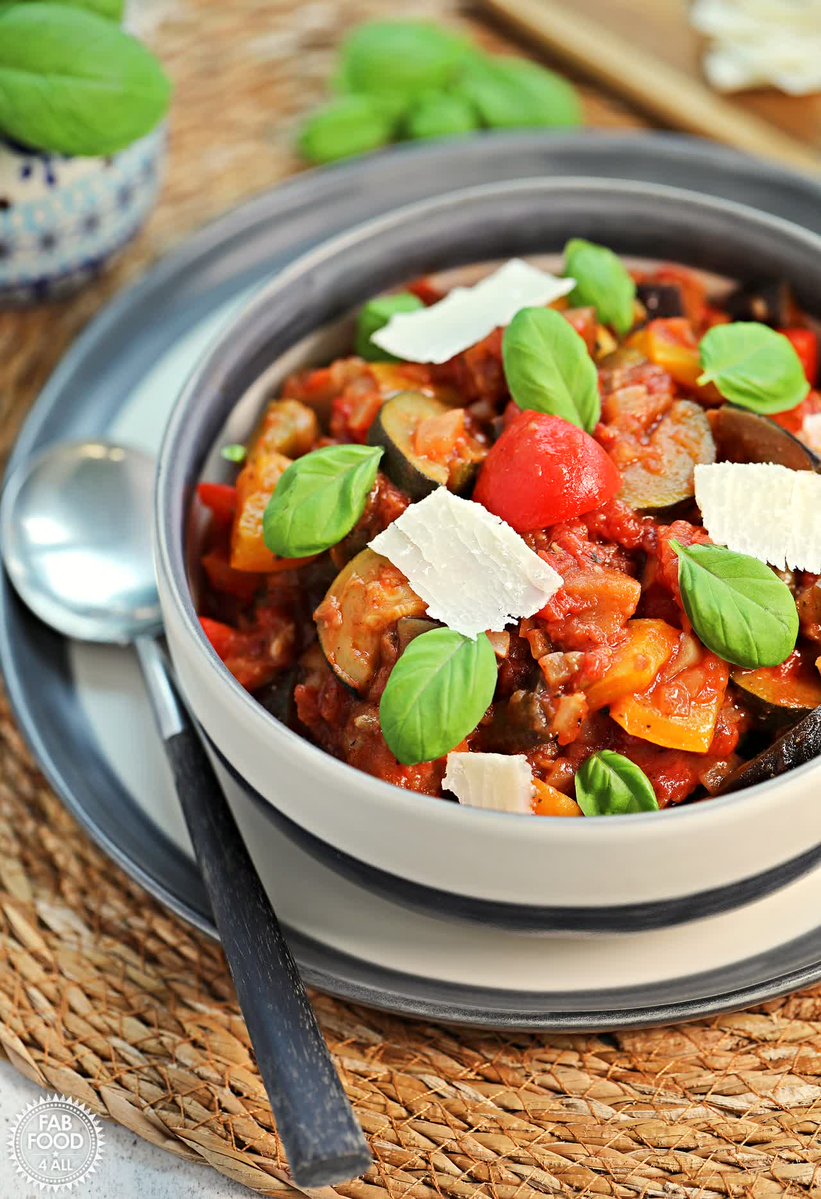 FabFood4All's tweet image. This Simple Ratatouille Recipe is a classic French stew that is as delicious as it is versatile! Serve as a side dish with meat or fish or as a vegan or vegetarian main course with pasta and grated cheese! #dinner #sidedish #vegan #vegetarian fabfood4all.co.uk/simple-ratatou…