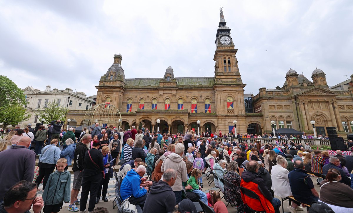 snapperlane's tweet photo. Big Top Festival takes over seaside Southport
https://t.co/oISEP19RUj https://t.co/g4FN14O9ci