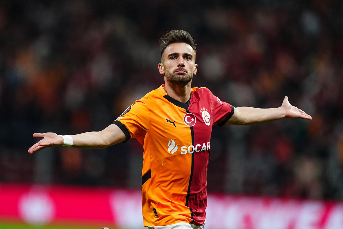 RoarSide1905's tweet photo. 🦁 YUNUS AKGÜN?? 😱 https://t.co/patW95AALu