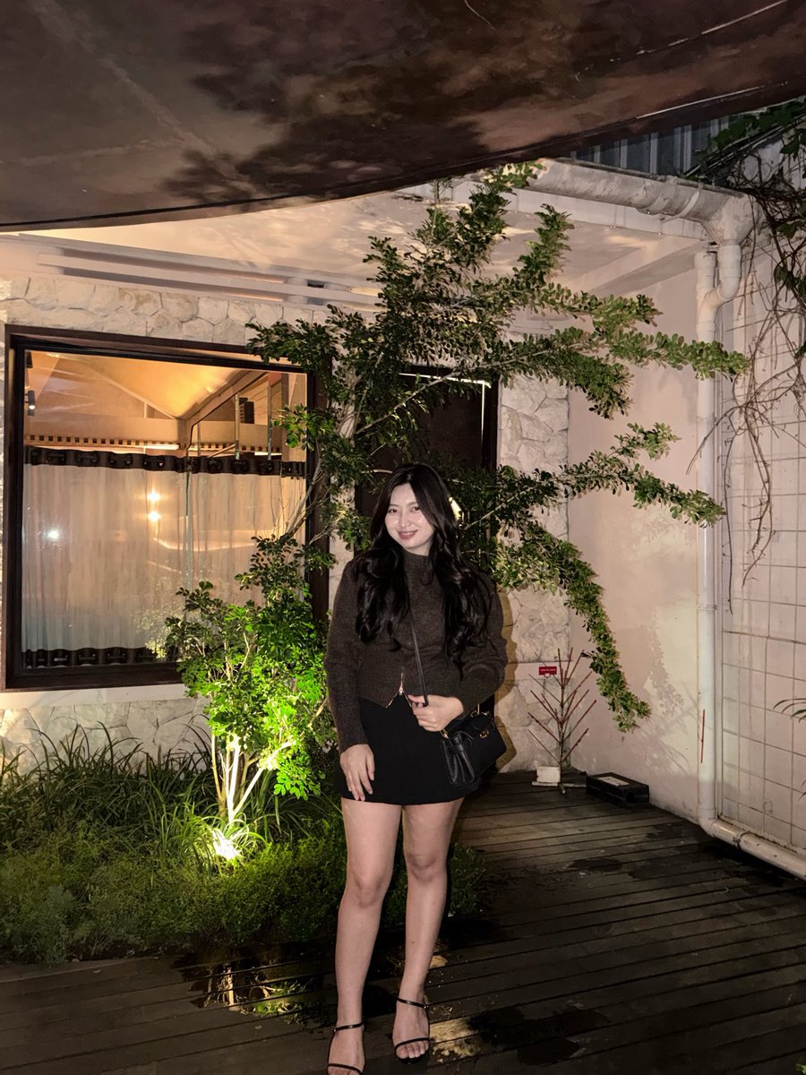 Sellynacel's tweet image. Dibalik foto ini ada cerita yang seharusnya dekat menjadi jauh #bandung