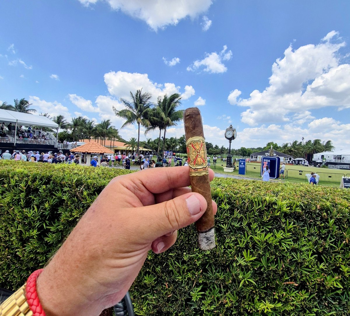 keepmovin2020's tweet image. @cadillac_champ @AFuenteCigars
 Opus❌️
 #SouthFlorida 🇺🇸
#CIGARLIFE 🔥👊