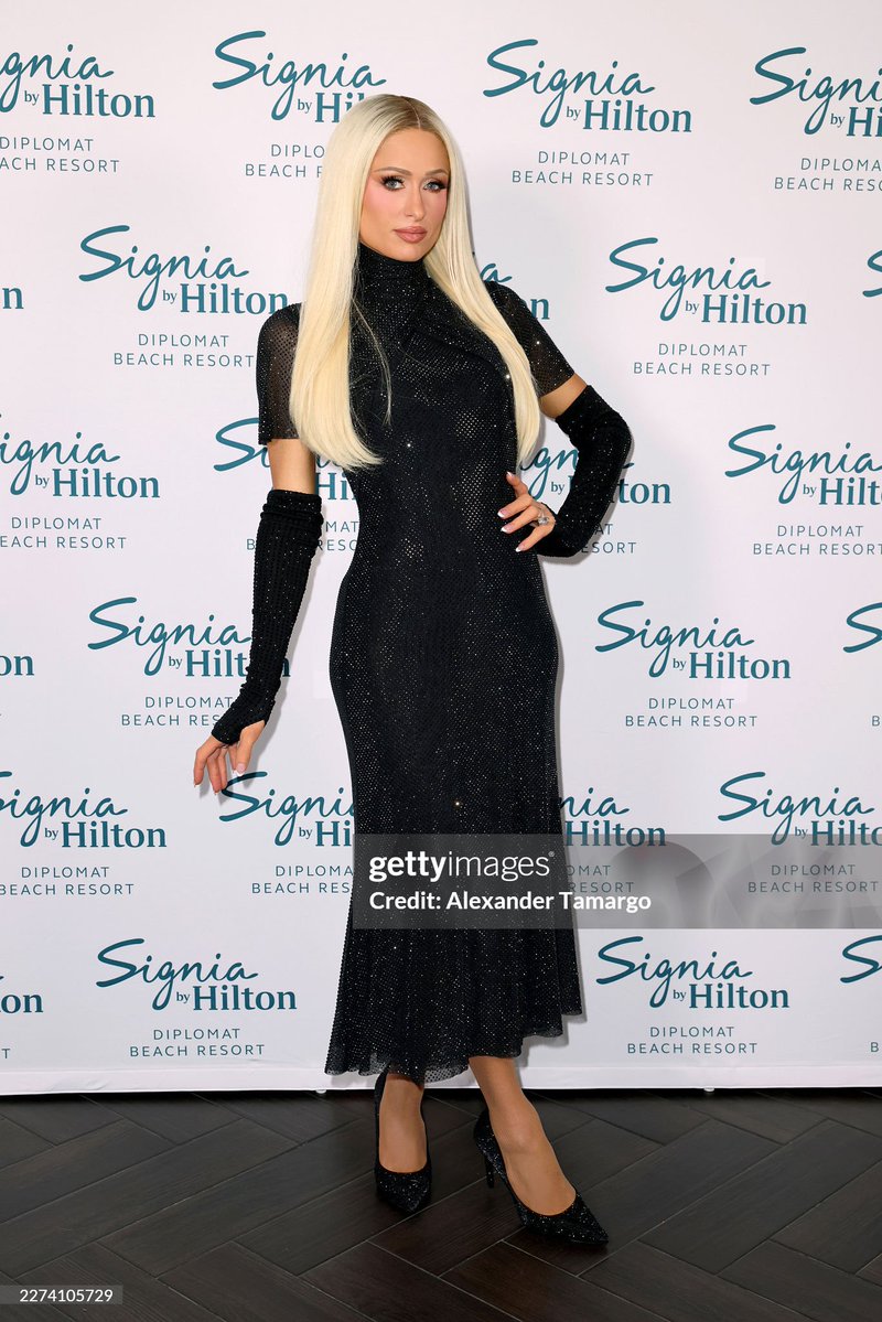 cdhq2's tweet image. Paris Hilton at Signia by Hilton Diplomat Grand Opening Celebration
#ParisHilton @parishilton
📷 Via Alexander Tamargo/Getty Images